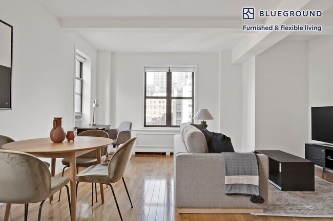 210 W 70th St unit FL8-ID148, New York, NY 10023 - photo 3