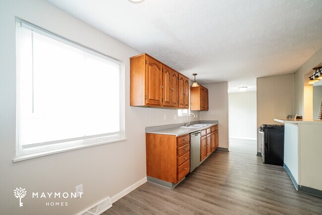 3472 Green Meadows St, Columbus, OH 43207 - photo 7