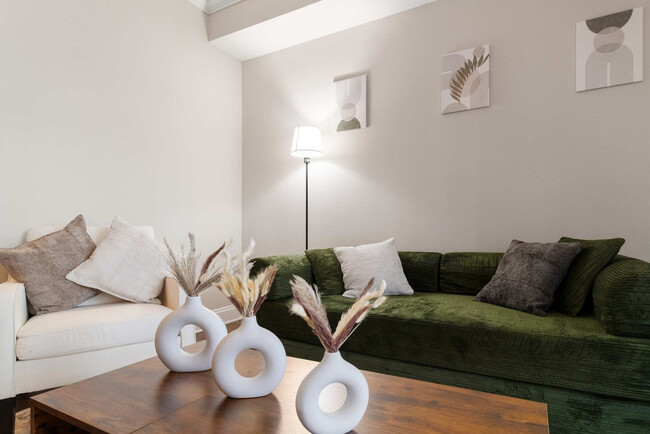 590 James Maxwell Rd unit ID1346971P, Atlanta, GA 30308 - photo 2