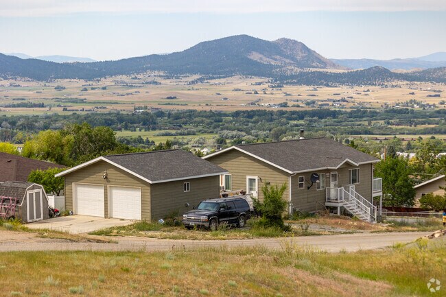 Views of the mountains and the valley are always to be enjoyed in the Upper West Side.