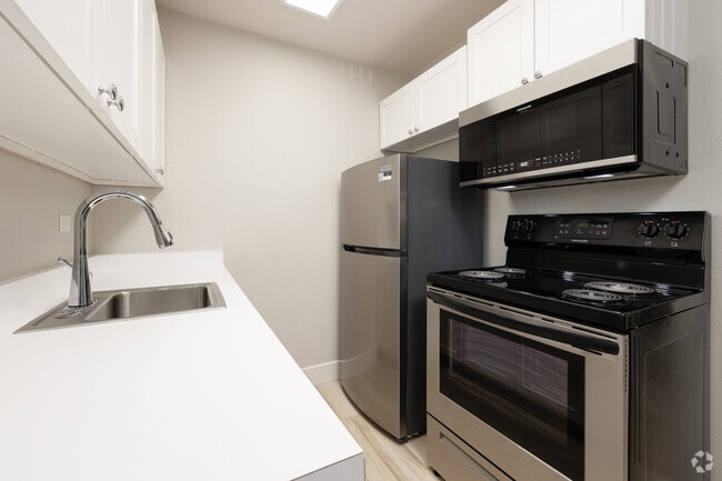 1BR, 1BA - 520SF - Kitchen
