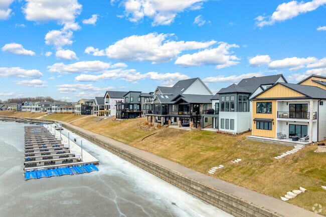 Newly constructed riverside homes are available in the eastern part of Ottawa.