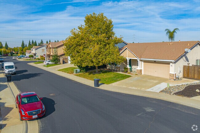Row of homes in Junction West sit peacefully among the clean streets of Roseville.