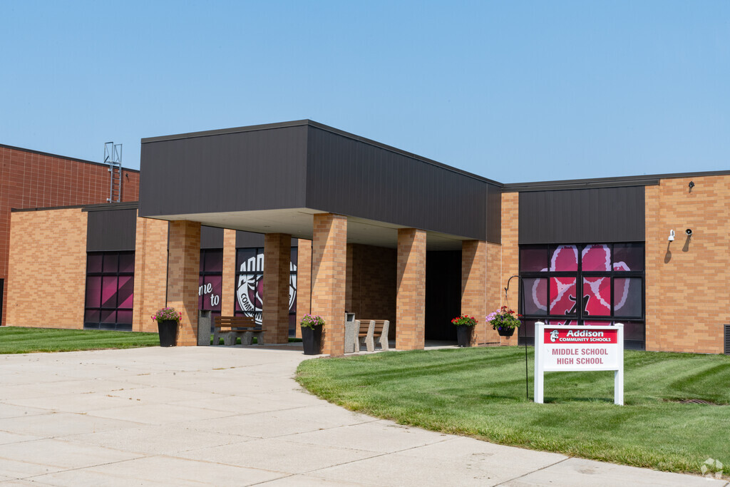 Addison Middle School
provides education to the residents in the neighborhood of Addison.