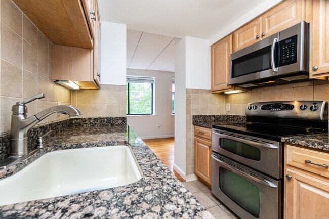 1935 Commonwealth Ave unit 603, Auburndale, MA 02466 - photo 3