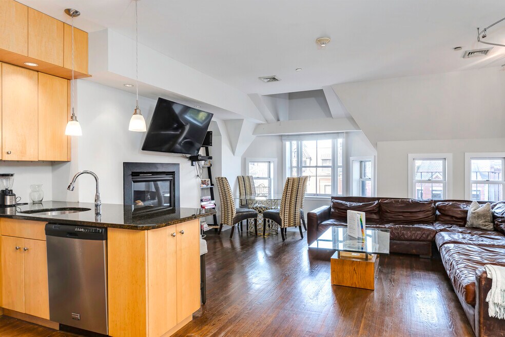 252 Newbury St unit 5, Boston, MA 02116 - photo 1