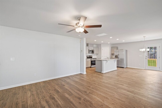 358 Arlington Dr, Raeford, NC 28376 - photo 6