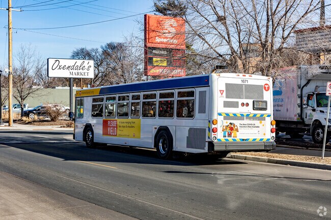 Metro Transit has bus transportation along major thoroughfares in the Keewaydin neighborhood.
