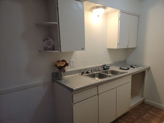 The Pines Apts, Oklahoma City, OK 73112 - photo 3