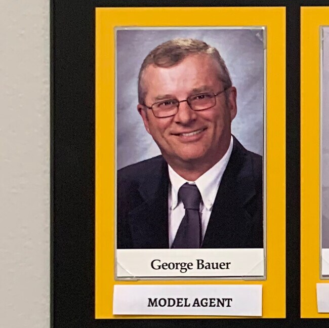 Agent Photo