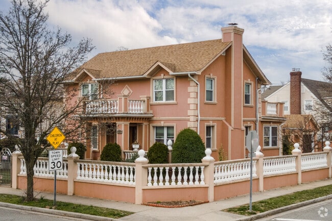 West Hempstead has many Georgian style homes.