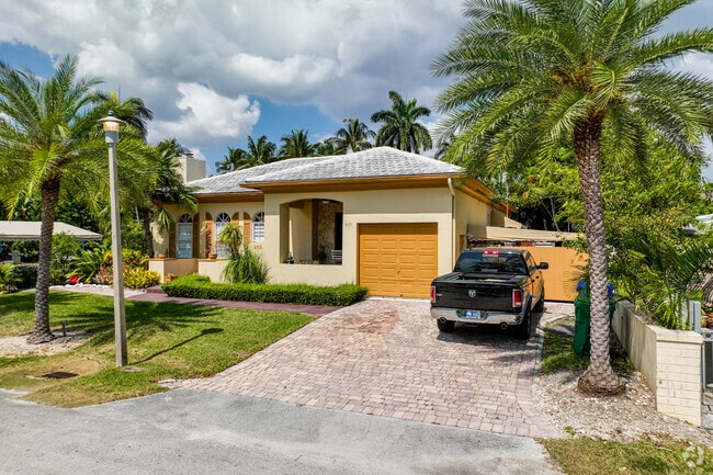 Mediterranean-style ranch homes are frequent in Upper East Side North.