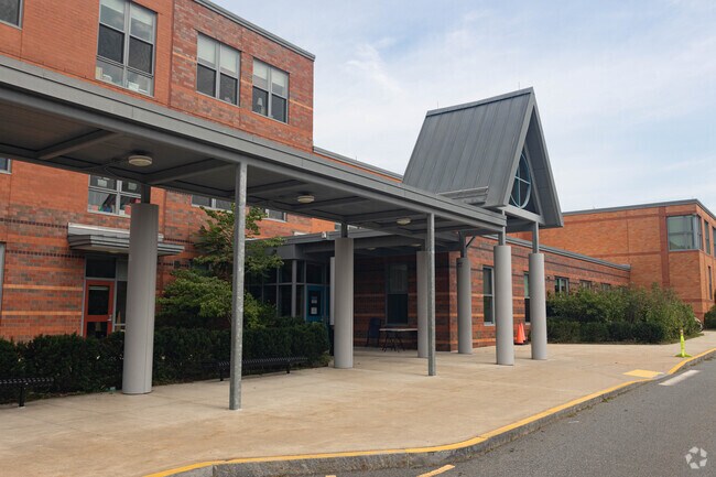 Francis T. Bresnahan Elementary School is a highly rated, public school located in Newburyport.