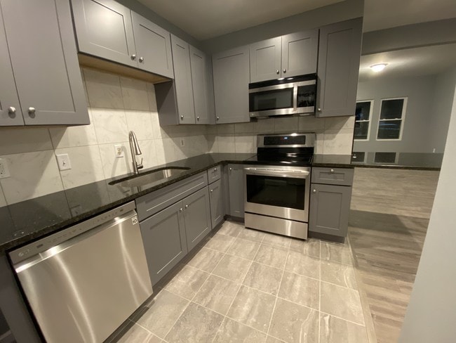 17 E Tompkins St, Columbus, OH 43202 - photo 2