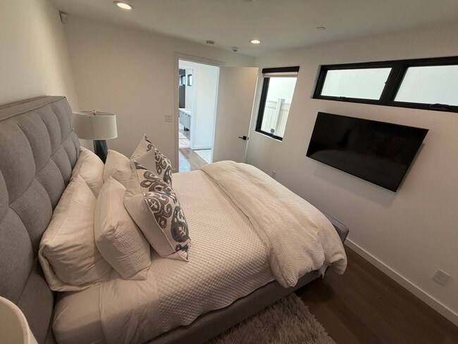 116 W Channel Islands Blvd, Oxnard, CA 93035 - photo 7