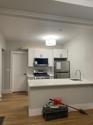68 L St, Boston, MA 02127