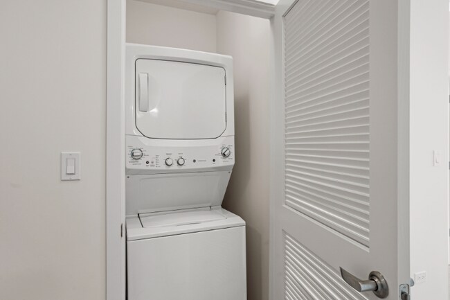 112 W Superior St, Chicago, IL 60654 - photo 5