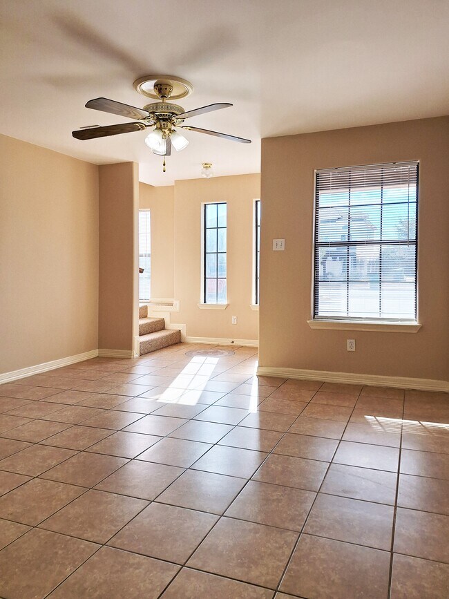 1402 W Kiwi Ave unit 3, Pharr, TX 78577 - photo 3