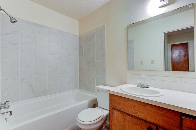 The View: 1 & 2 Bedroom Apartments with All Inclusive Utilities Option, Fort Smith, AR 72901 - photo 5