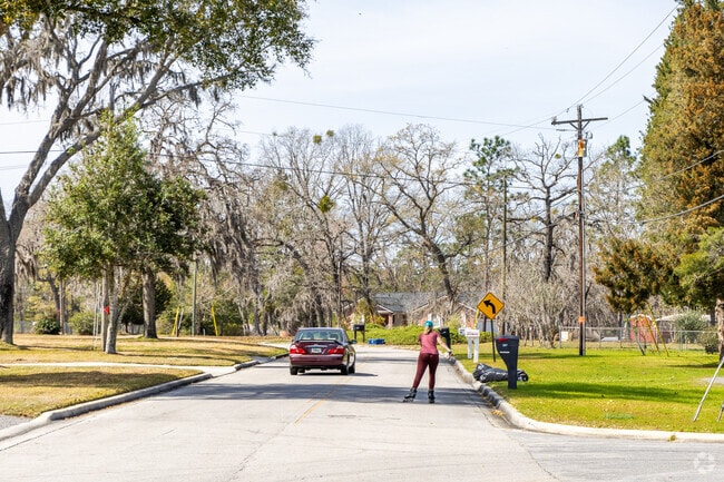 Wide streets in Asbury Lake give pedestrians room to rollerblade or bike.
