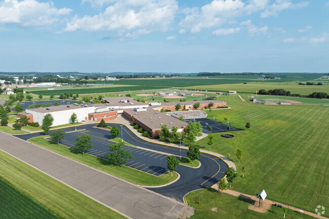 Bloomer Elementary School has a student-teacher ratio of 14 to 1.