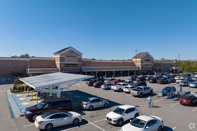 Kroger Supermarket is located in the heart of Rincon.