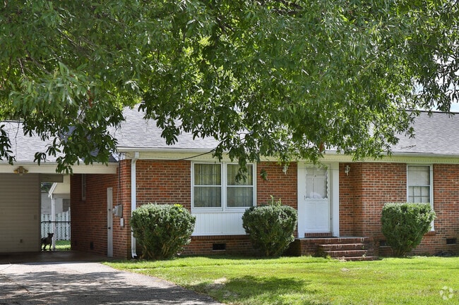 Tree lined quiet streets can be found in Bryson Ridge.