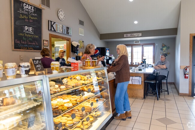 Country Rose Bakery & Cafe serves baked goods and casual meals.