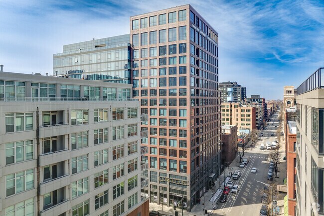 939 W Washington Blvd