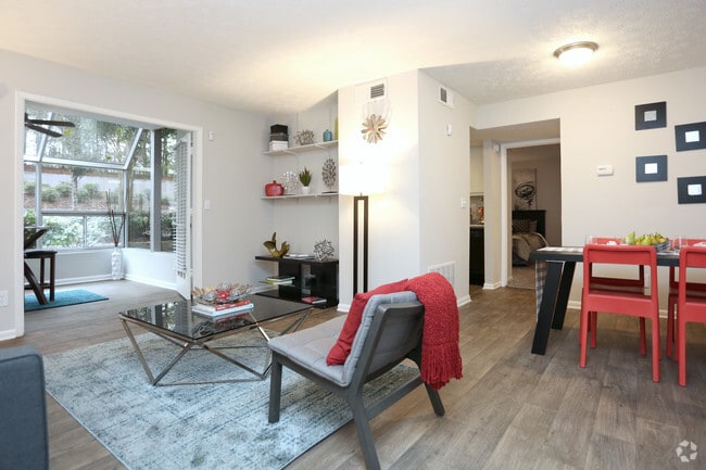 1BR, 1BA - 706 SF