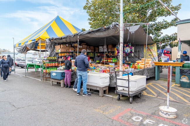 Try some delicious street food at the Folsom Boulevard Flea Market in College-Glen.