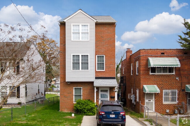 Standalone 3-story houses can be found in Lincoln Heights.