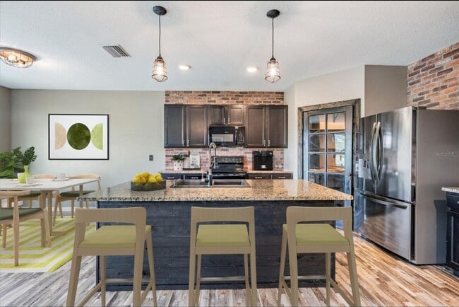 30907 Summer Sun Lp, Wesley Chapel, FL 33545 - photo 5