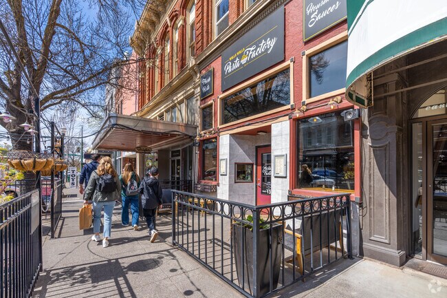 Downtown Walla Walla provides lots of local restaurants to enjoy.
