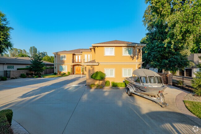 Large homes with bigger lots are available in Girvan.