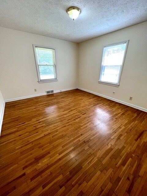 1537 N Kentwood Ave, Springfield, MO 65803 - photo 5