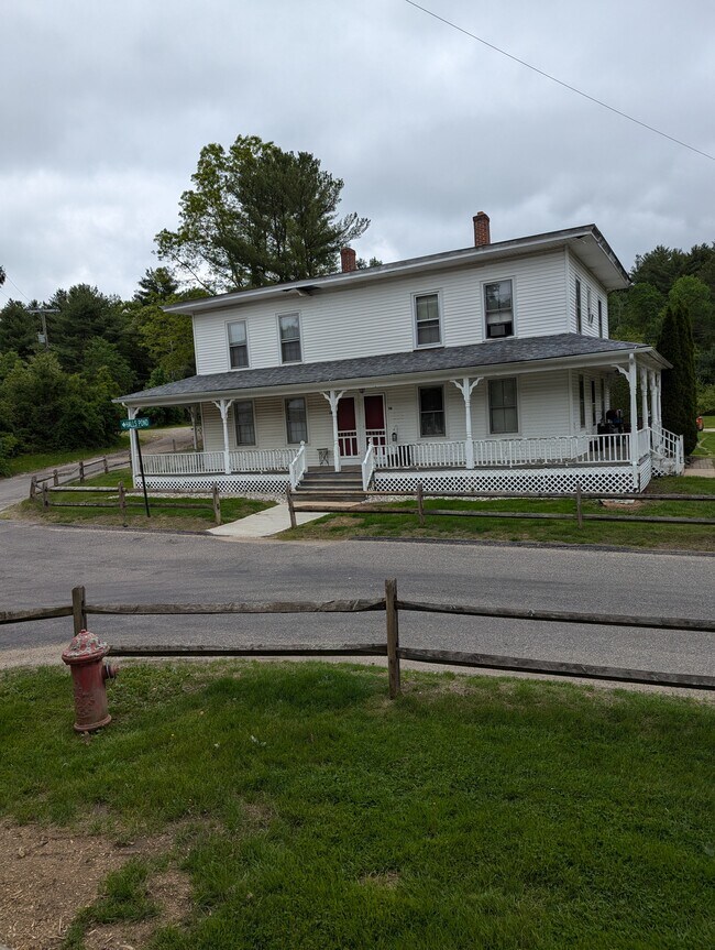 9-16 Village St, Willington, CT 06279