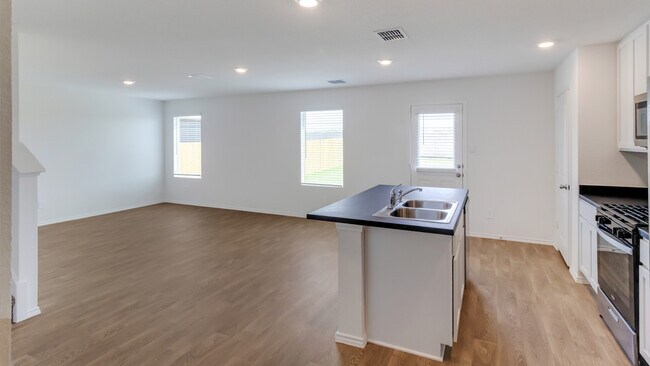 174 Ebbsfleet Dr unit 38476415, Uhland, TX 78640 - photo 2