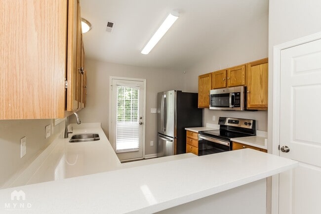 10325 Hugue Way, Charlotte, NC 28214 - photo 5