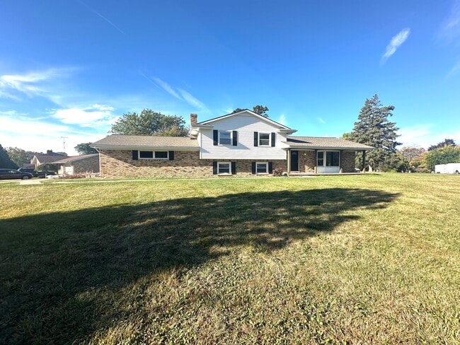 1573 Wagon Wheel Ln, Grand Blanc, MI 48439 - photo 3