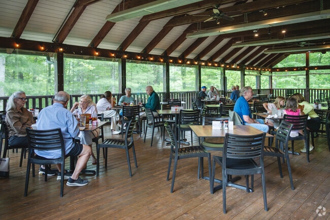 Sapphire offers many great dining and shopping options in the area.