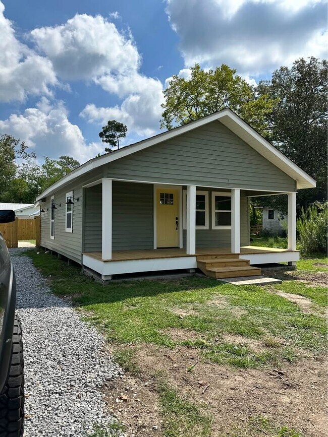 530 S 4th St, Ponchatoula, LA 70454