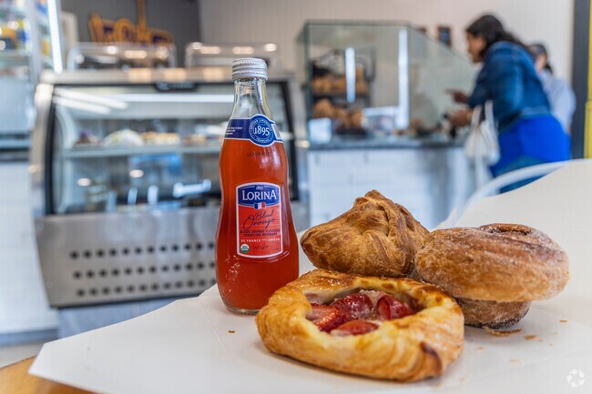 American Canyon's Le Paris Artisan & Gourmet Café serves delicious fresh baked goods.