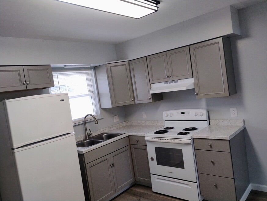 Emma Parkway Townhomes, Lima, OH 45806 - photo 1