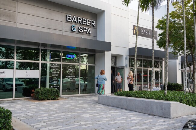 The Oaks features a few different shopping centers to choose from.