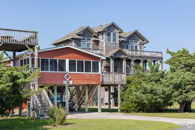 Find gorgeous beach homes with unique styles of architecture in Salvo.