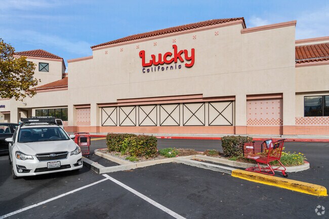 Residents buy groceries at Lucky in Clearfield Park.