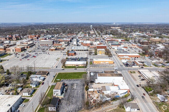 The Heart of Independence has a plethora of amazing shops & restaurants close to Mt Washington.