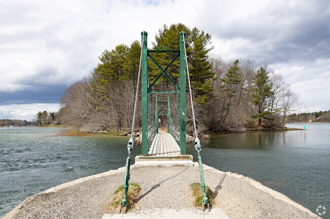 Wiggly Bridge offers passage over the York River.