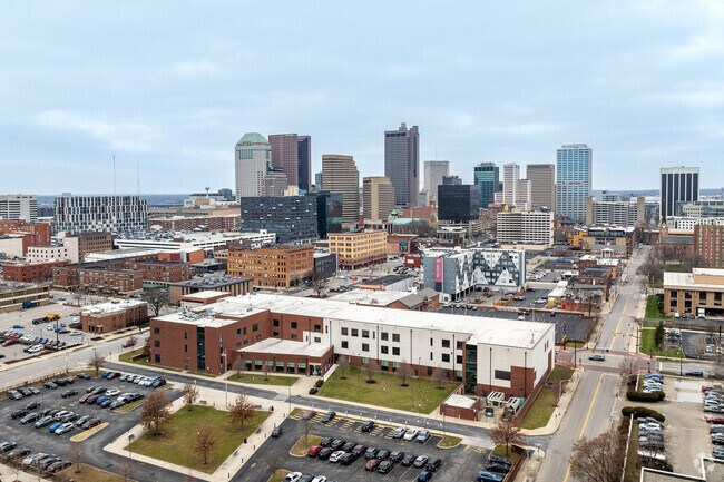 Columbus Downtown High School is located in Uptown District, Columbus Ohio.